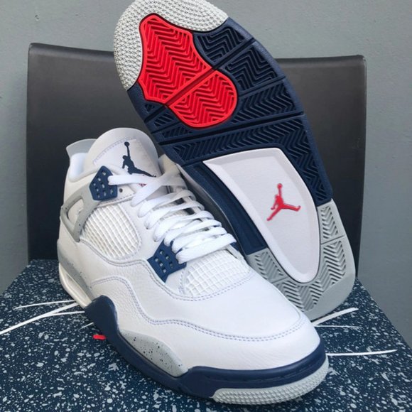 Air Jordan Retro 4 Midnight Navy Size 9.5 main image 4